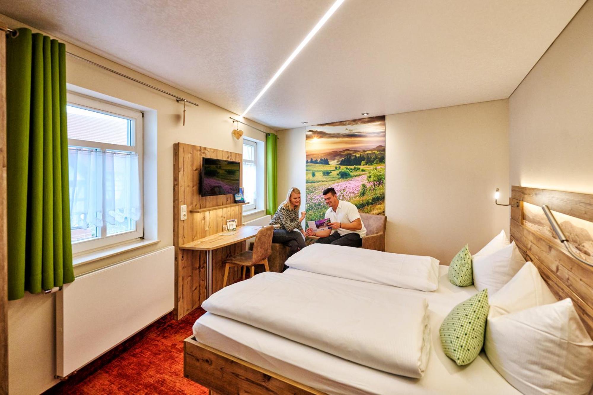 Landhotel Zur Gruenen Kutte Bernshausen Экстерьер фото