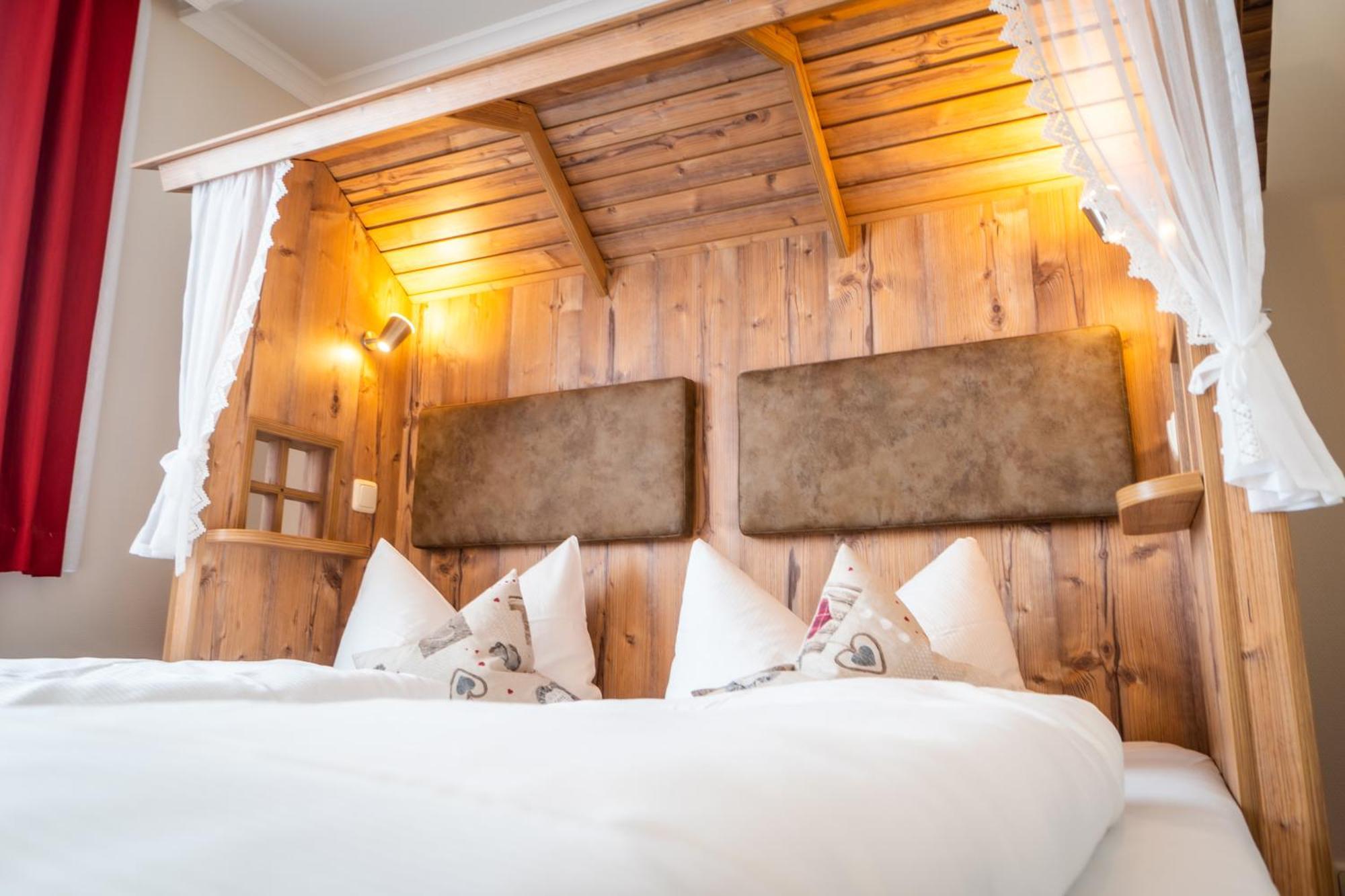 Landhotel Zur Gruenen Kutte Bernshausen Экстерьер фото
