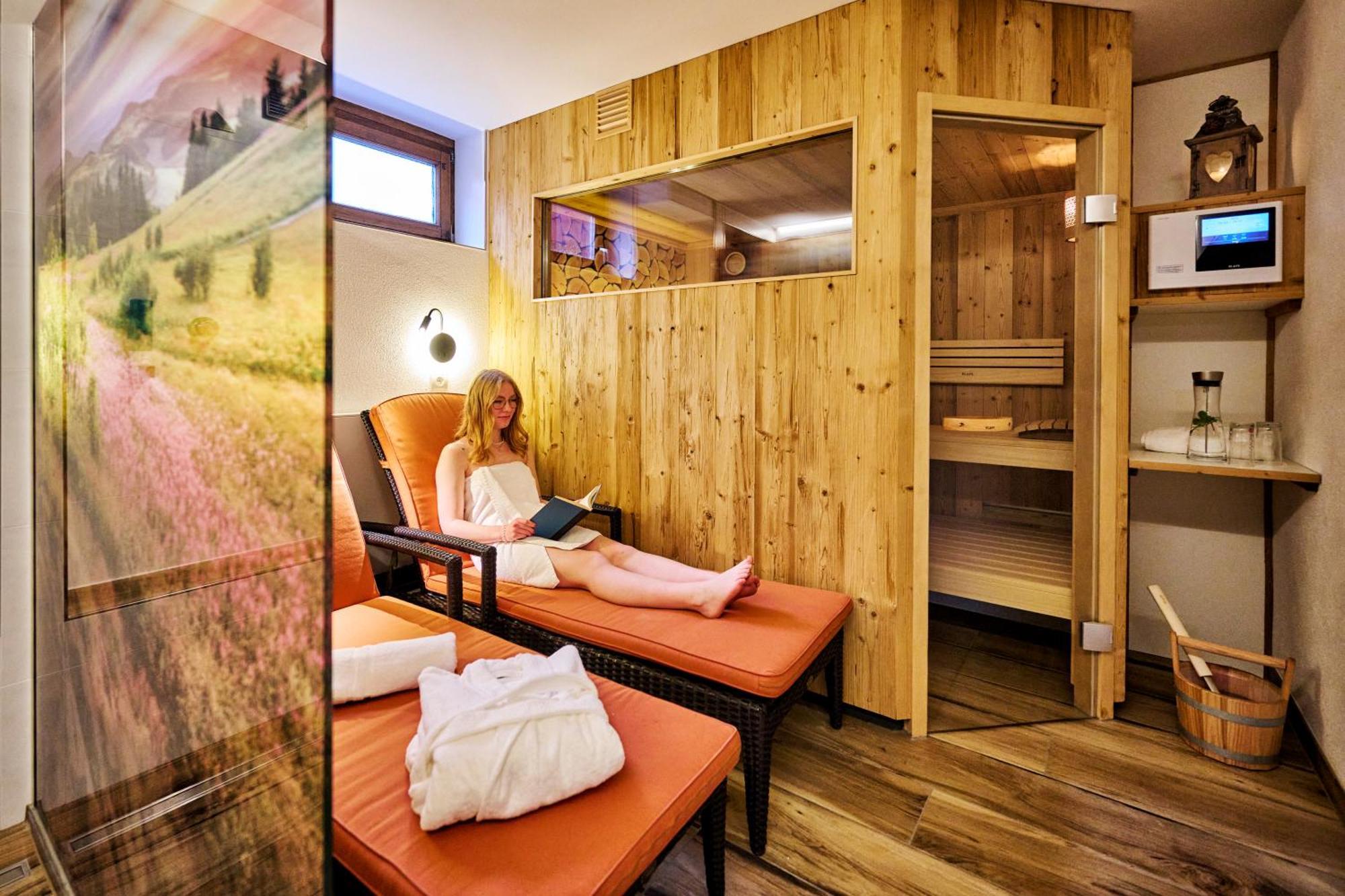 Landhotel Zur Gruenen Kutte Bernshausen Экстерьер фото
