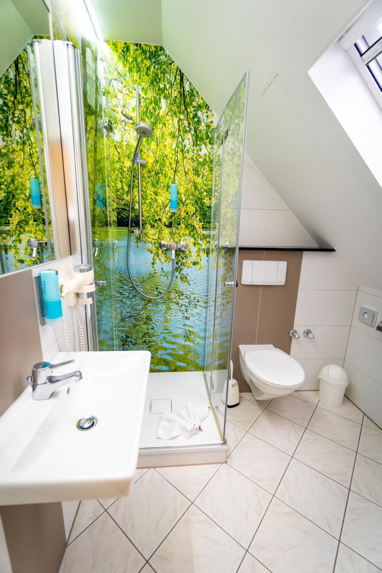 Landhotel Zur Gruenen Kutte Bernshausen Экстерьер фото