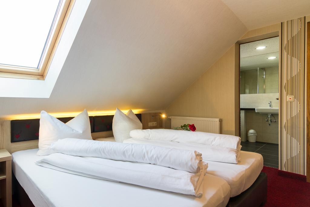 Landhotel Zur Gruenen Kutte Bernshausen Экстерьер фото