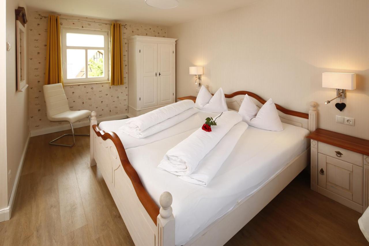 Landhotel Zur Gruenen Kutte Bernshausen Экстерьер фото